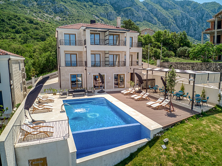Villa zum Verkauf in einem Luxuskomplex in Blizikuce