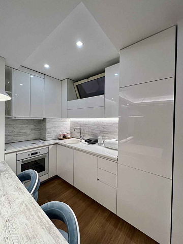Luxuswohnung im Zentrum von Budva – 90 m² mit Garage