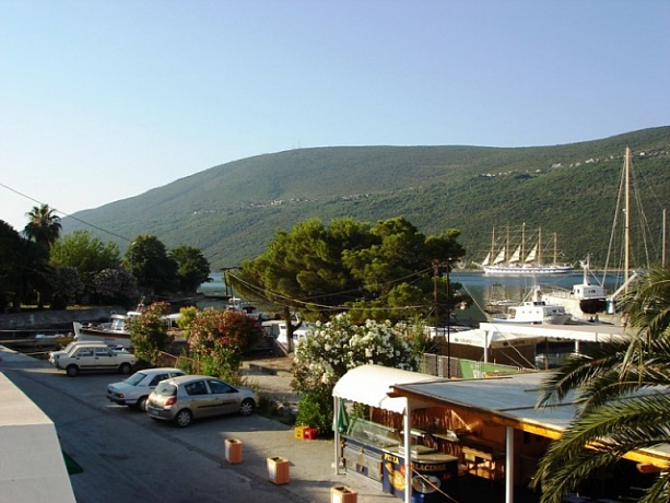 Café-Bar mit Meerblick in Kumbor