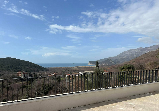 Neue Villa mit Panoramablick auf das Meer in Buljarica