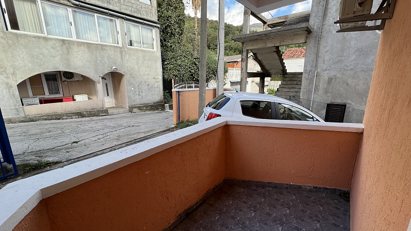 Geräumige Wohnung 54m2 mit teilweisem Meerblick in Herceg Novi, Bijela