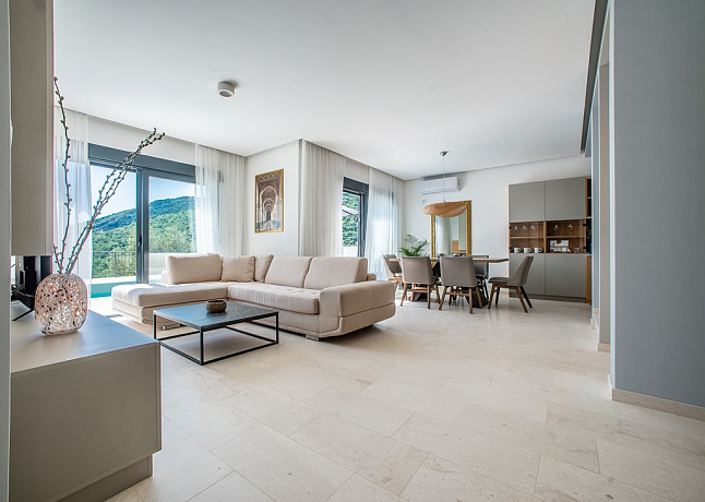 Moderne Villa mit Meerblick in Becici