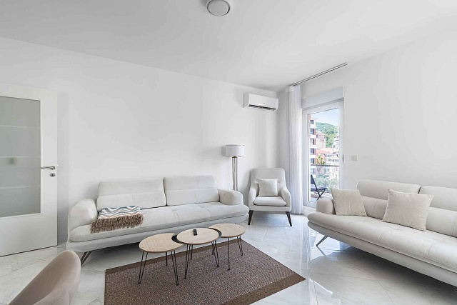 Geräumige und Luftige Wohnung im Herzen von Budva — photo 5