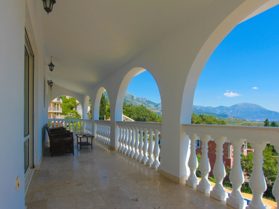 Villa mit Pool und malerischem Meerblick