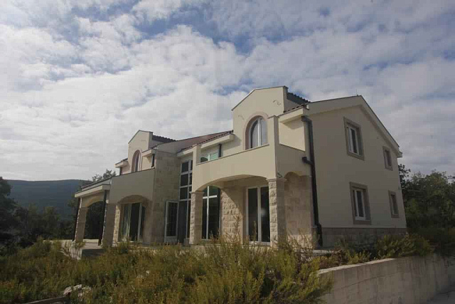 Zweistöckiges Haus mit Meer- und Bergblick in der Gegend der Stadt Herceg Novi — photo 9
