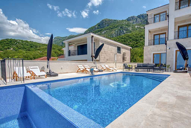 Villa zum Verkauf in einem Luxuskomplex in Blizikuce — photo 5