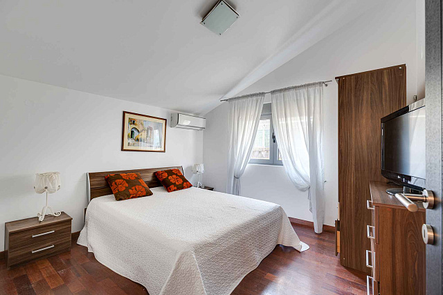 Zwei-Zimmer-Wohnung in Dobrota, Kotor — 61 m² — photo 6
