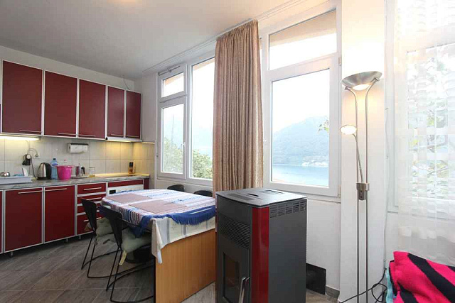 Zweistöckiges Haus mit Meerblick in Kamenari — photo 5
