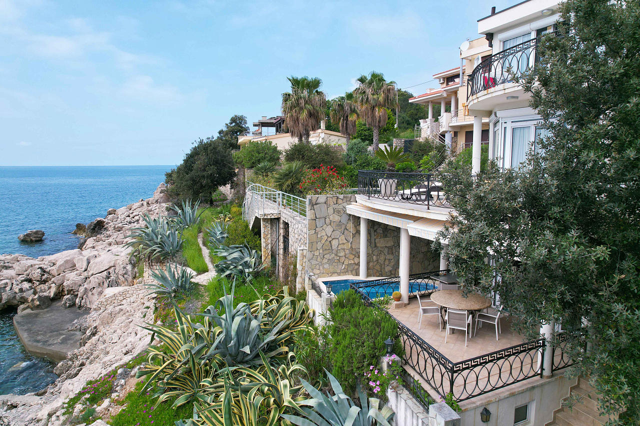Luxusvilla mit Pool in Uteha