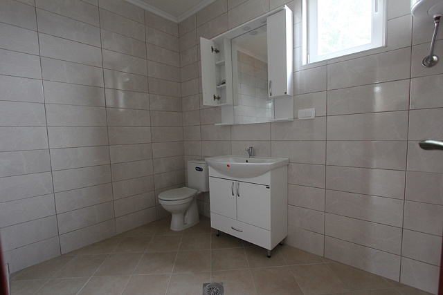 Haus in Bjelisi auf zwei Etagen mit großem Garten — photo 4