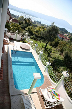 Villa mit Pool in Tivat - Langzeitmiete