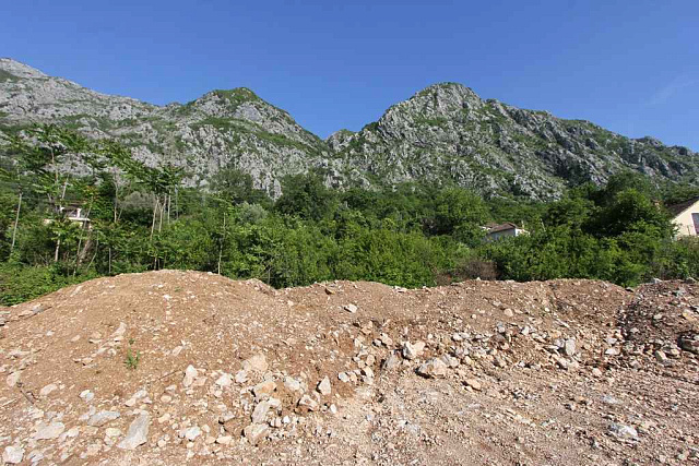 Grundstück in Risan