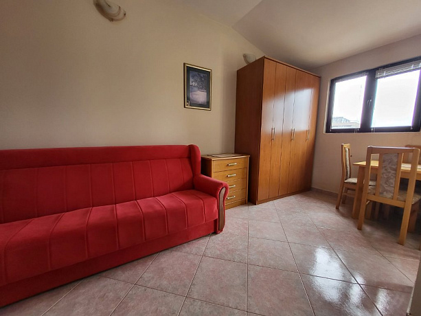 Ein-Zimmer-Wohnung mit Meerblick in Becici
