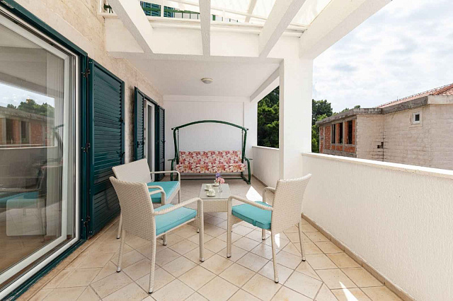 Geräumige Duplex-Wohnung mit Meerblick in Sveti Stefan — photo 12