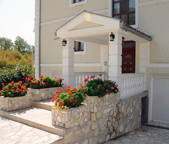 Gemütliche Villa in Budva