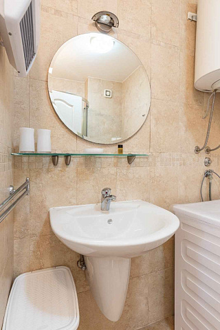 Geräumige Duplex-Wohnung mit Meerblick in Sveti Stefan — photo 16