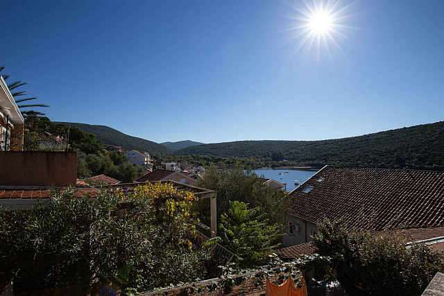Gemütliche Wohnung in Bigovo direkt am Meer — mit Terrasse und Meerblick — photo 7