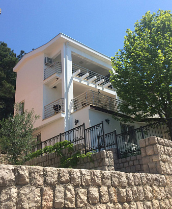 Apartments in Villa mit Meerblick in Shushan