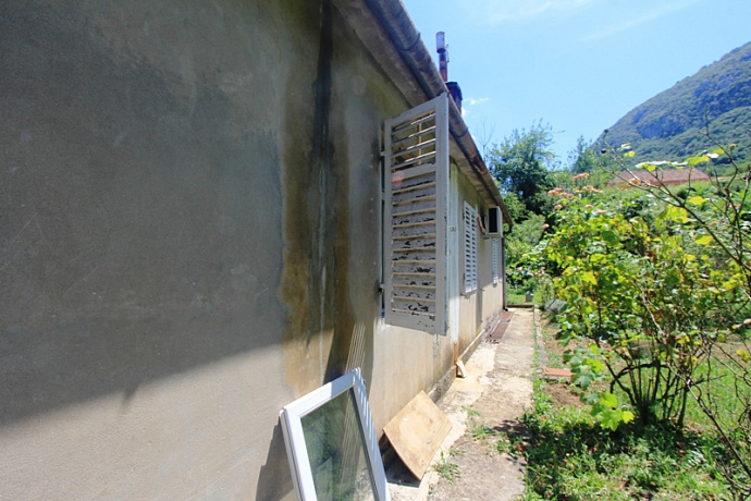 Haus mit großem Grundstück in Kotor
