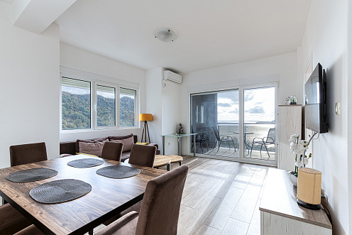 Helle und komfortable Wohnung von 65 m² in Rafailovići