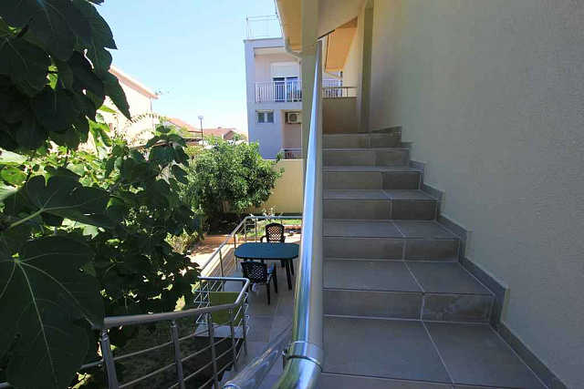 Zweistöckiges Haus in Doni Stoi — photo 9