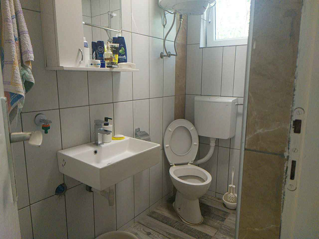Haus mit zwei Wohnungen in Becici — photo 11