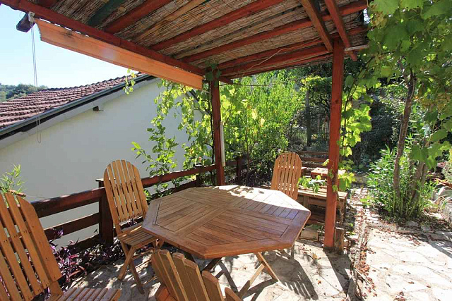 Zweistöckiges Haus in Kamenari — photo 9