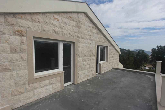 Zweistöckiges Haus mit Meer- und Bergblick in der Gegend der Stadt Herceg Novi — photo 22