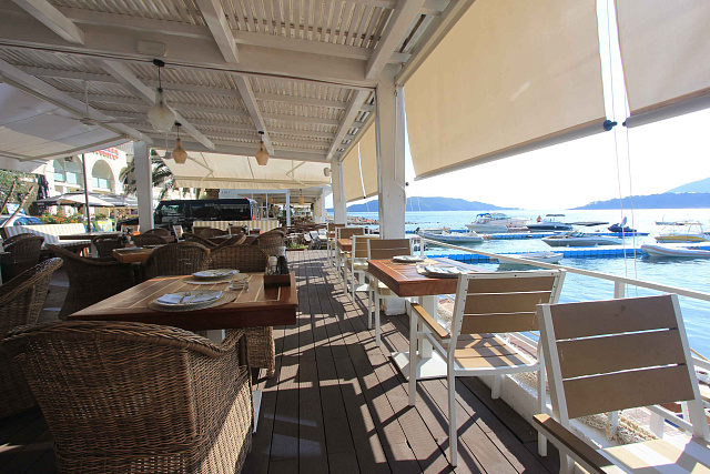 Restaurant erste Linie zum Meer in Rafailovići zu verkaufen — photo 10