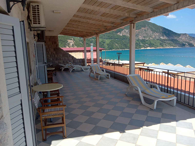 Mini Hotel auf Jaz 50 Meter vom Meer entfernt