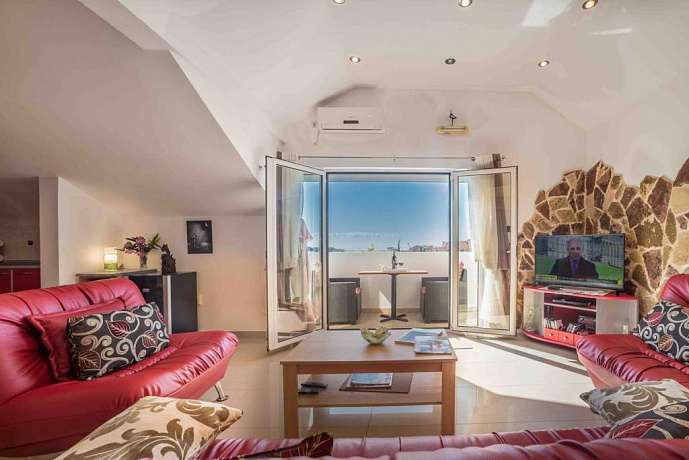 Apartment mit drei Schlafzimmern und Meerblick in Budva