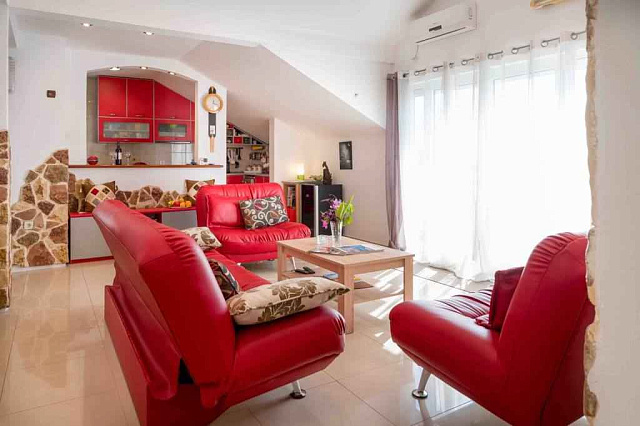Apartment mit drei Schlafzimmern und Meerblick in Budva — photo 4