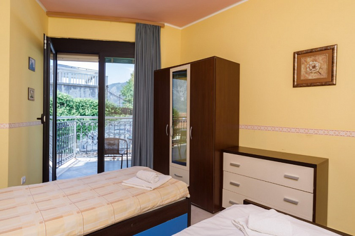 Apartment mit zwei Schlafzimmern in einem Komplex mit Swimmingpool in Dobrota
