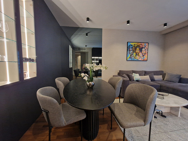 Zu verkaufen moderne Wohnung in Budva mit Meerblick