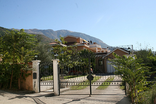 Luxusvilla mit Pool in Kotor