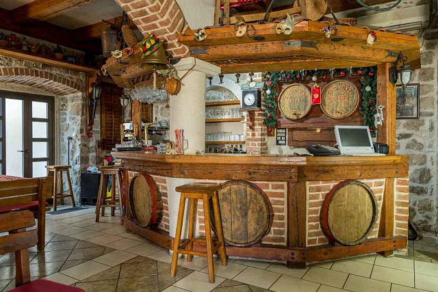 Zwei Häuser mit einem Restaurant in der ersten Reihe — photo 27