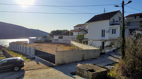 Grundstück mit Meerblick in Kumbor