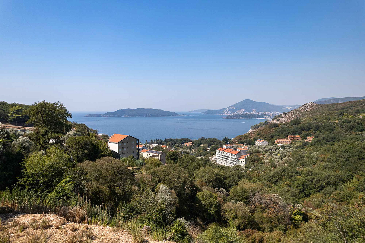 EXKLUSIVE INVESTITIONSMÖGLICHKEIT IN DER NÄHE VON KAMENOVO UND SVETI STEFAN