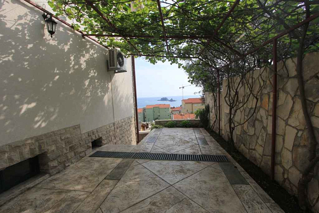 Helligkeit mit Pool in der Villa Petrovac — photo 34