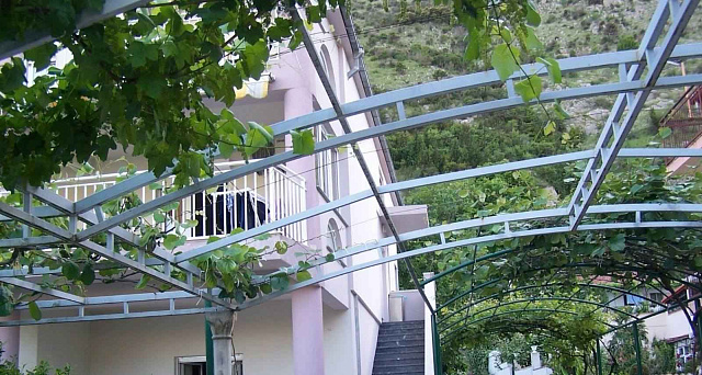 Großes Haus in Sutorina mit Swimmingpool und großem Garten — photo 4