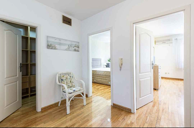 Geräumige Duplex-Wohnung mit Meerblick in Sveti Stefan — photo 21