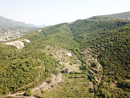 Grundstück in Radanovići, 83.000 m²