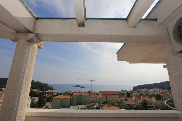 Helligkeit mit Pool in der Villa Petrovac — photo 24