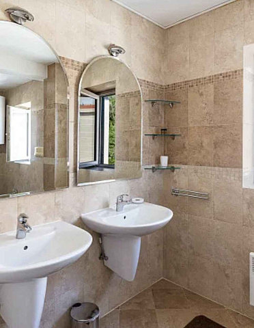 Geräumige Duplex-Wohnung mit Meerblick in Sveti Stefan — photo 25