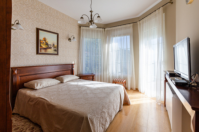 Eleganz und Gelassenheit in einer luxuriösen Villa mit Panoramablick auf das Meer. — photo 42