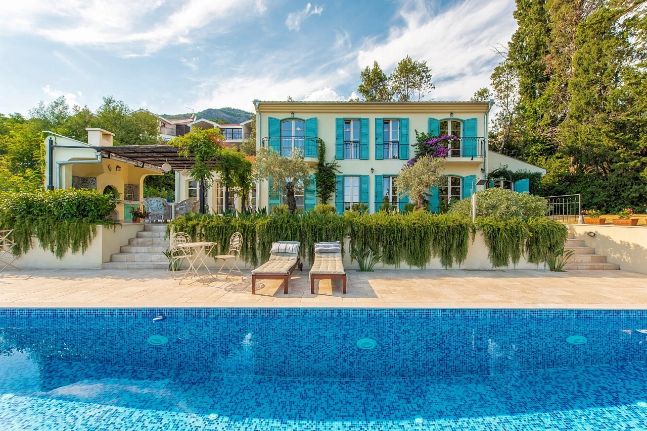 Luxuriöse Villa mit Meerblick in Baosici, Herceg Novi