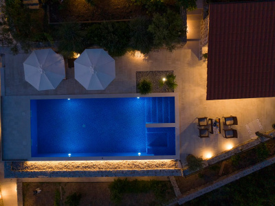 Luxuriöse Villa mit Panoramablick auf das Meer und Pool