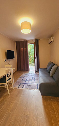 Zwei gemütliche möblierte Apartments mit 37 m² und 44 m², jeweils mit eigener 16 m² Terrasse und Parkplatz in Topla, Herceg Novi, direkt vom Bauträger