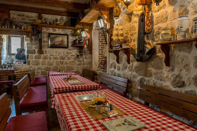 Zwei Häuser mit einem Restaurant in der ersten Reihe — photo 30