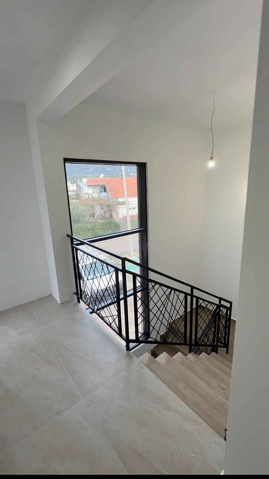 LUXURIÖSES HAUS IN BAR – 225 M² WOHNFLÄCHE